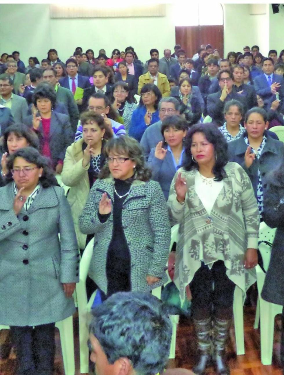 Posesionan a 158 directores de unidades educativas