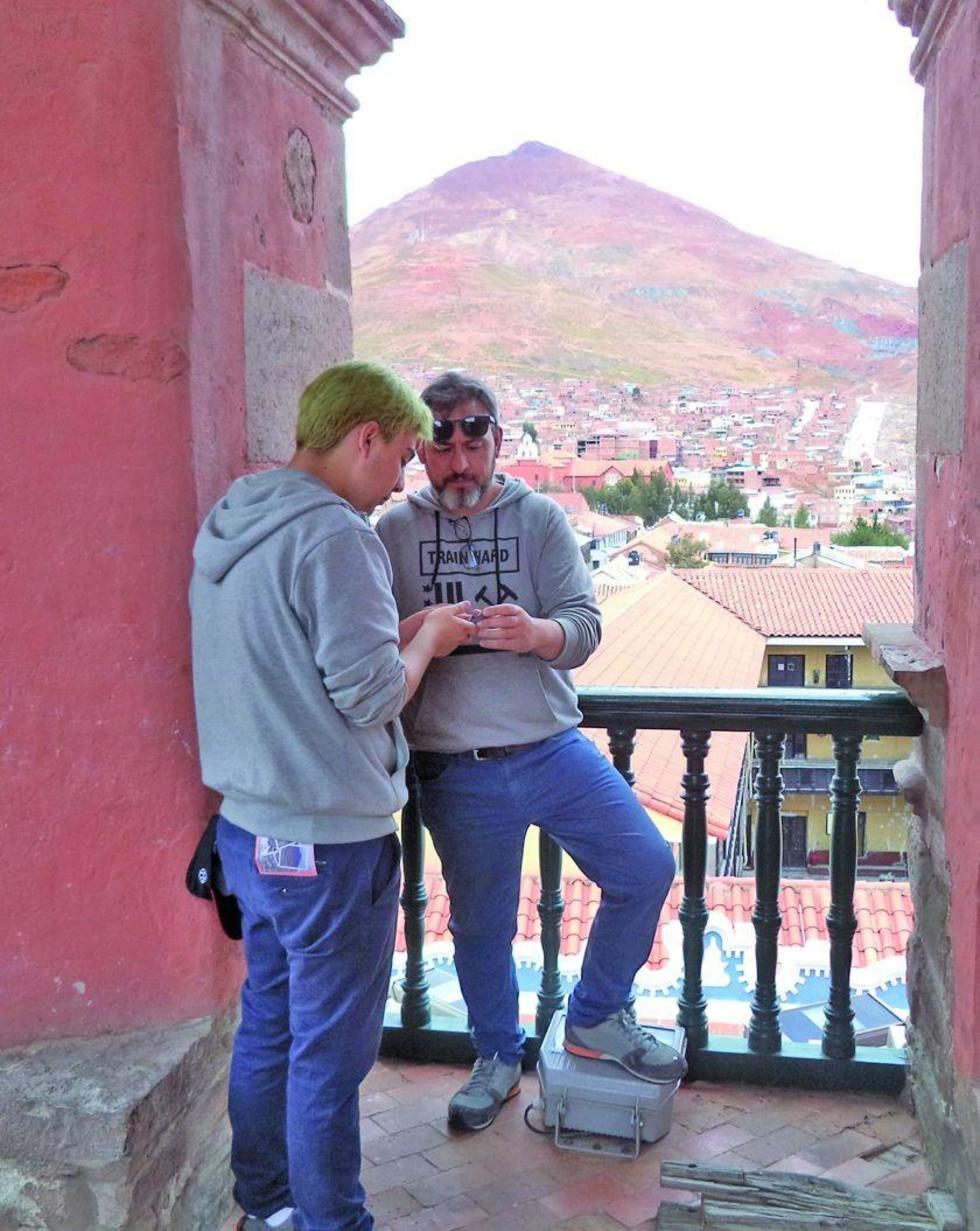 Los turistas gustan de la visual de la ciudad.