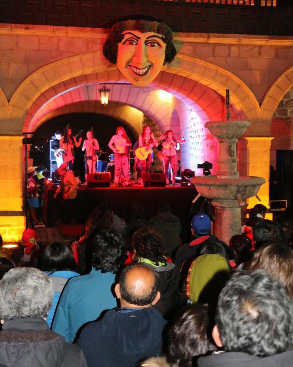 El público asistió al recital en gran número.