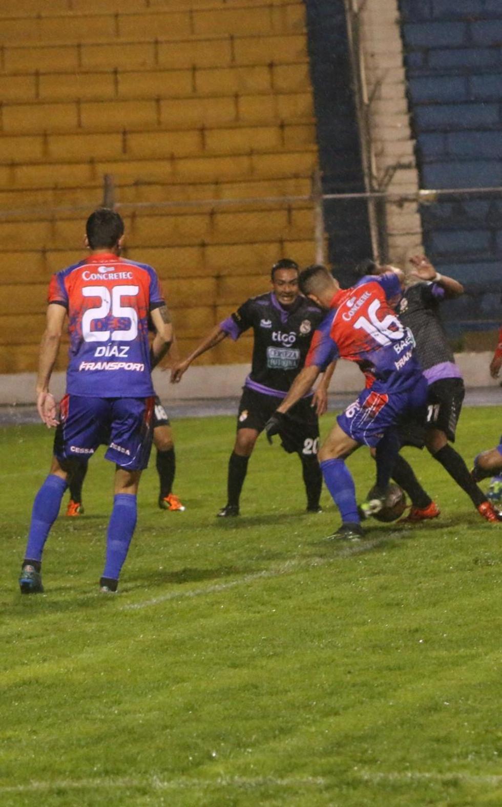 Real Potosí recupera un punto de Universitario tras un partido vibrante