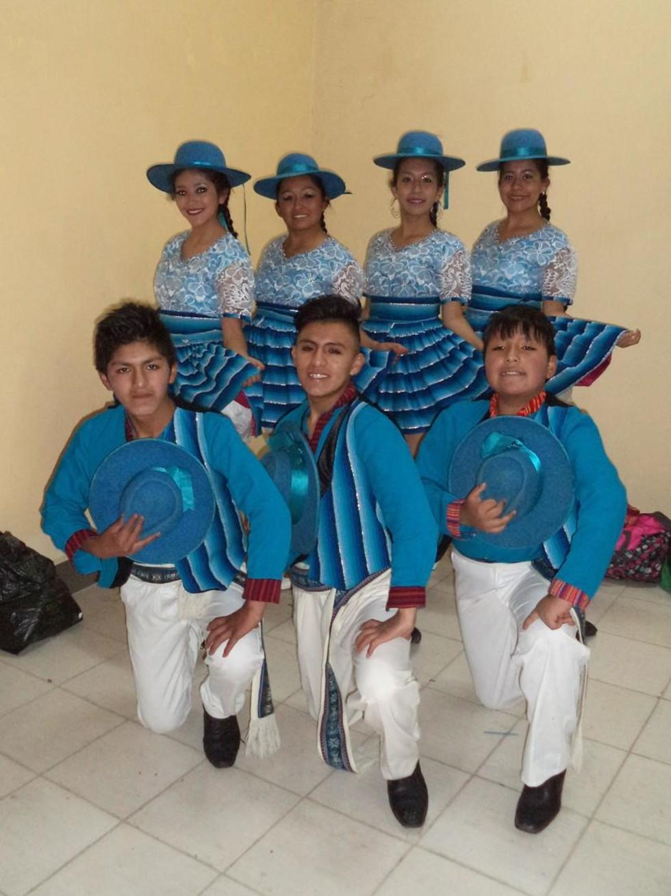 Los bailarines del baile del salay.