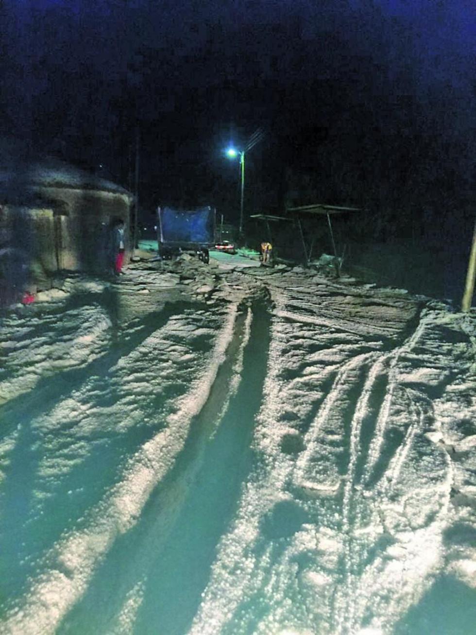 La gráfica muestra la cantidad de granizo caído y en el recuadro el tamaño de los