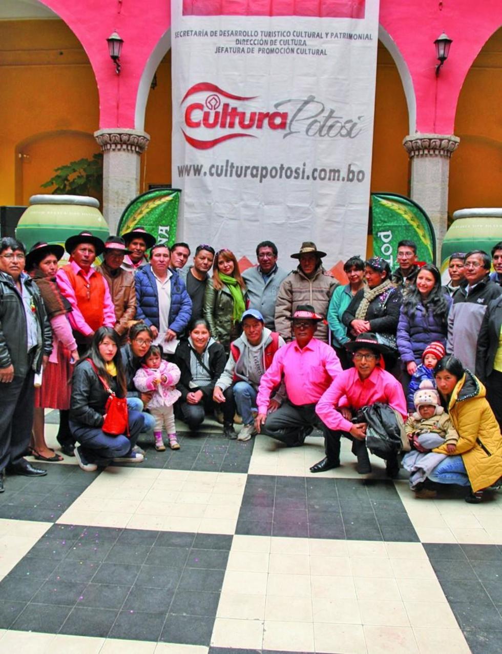 Los bailarines ganadores demostraron nuevamente su alegría.