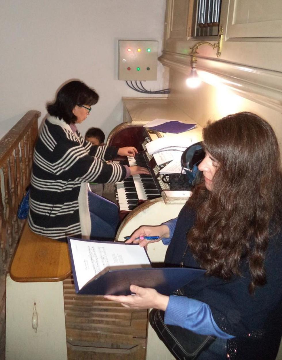 Sachiko Sakuma y Beatriz Méndez en un ensayo.
