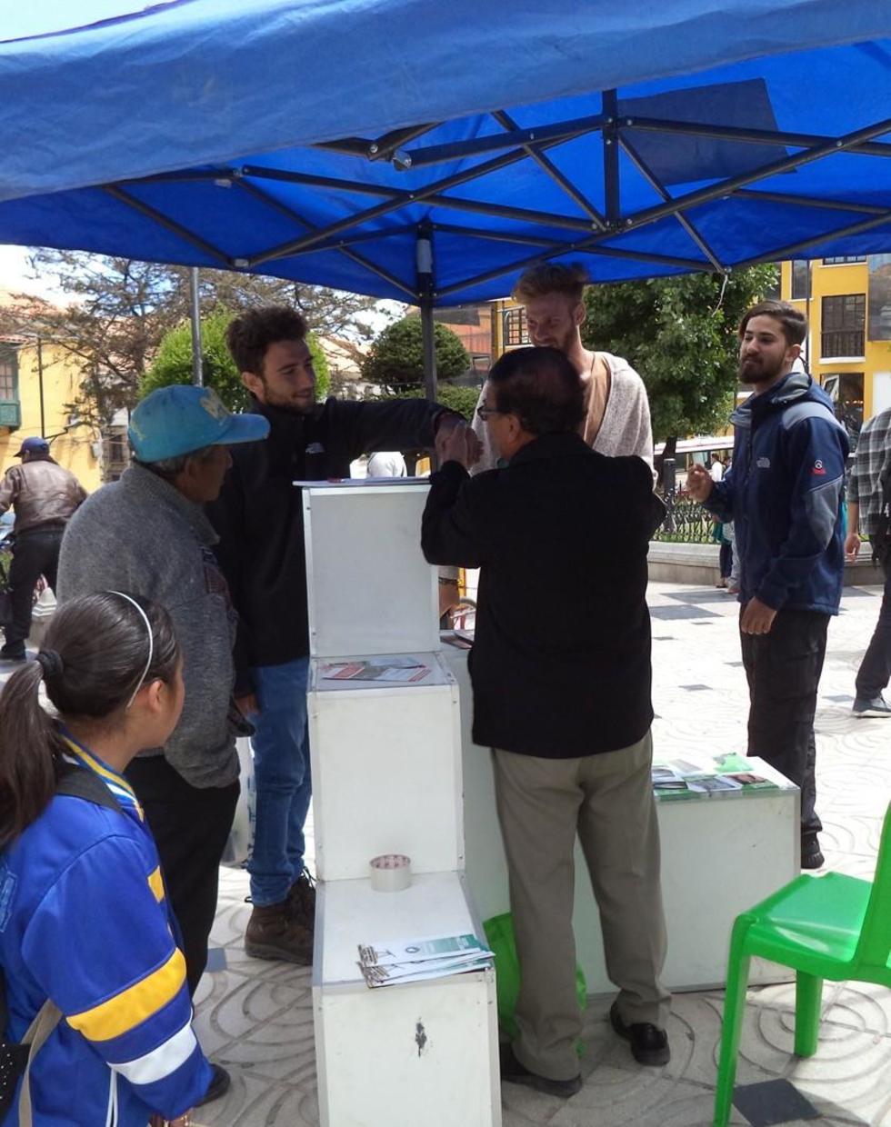 El lugar de información está en la plaza 10 de Noviembre.