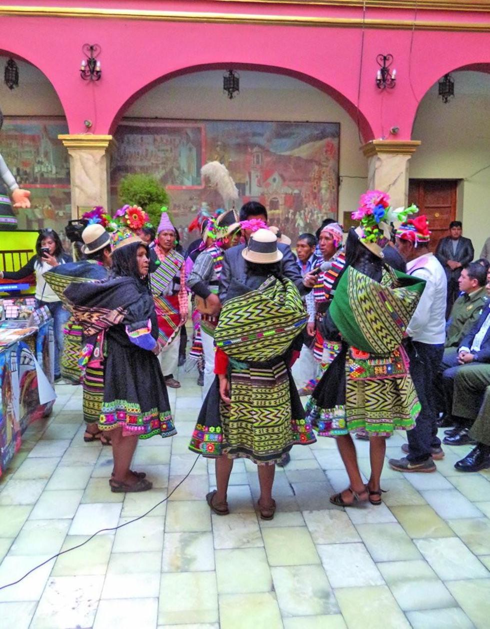 Demostraron los ritmos del baile de la festividad.