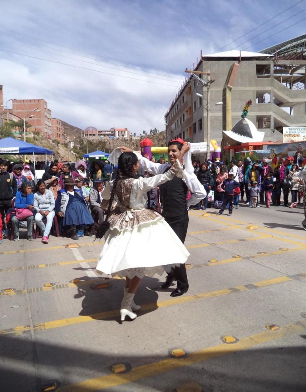 El tradicional baile de la chola potosina.