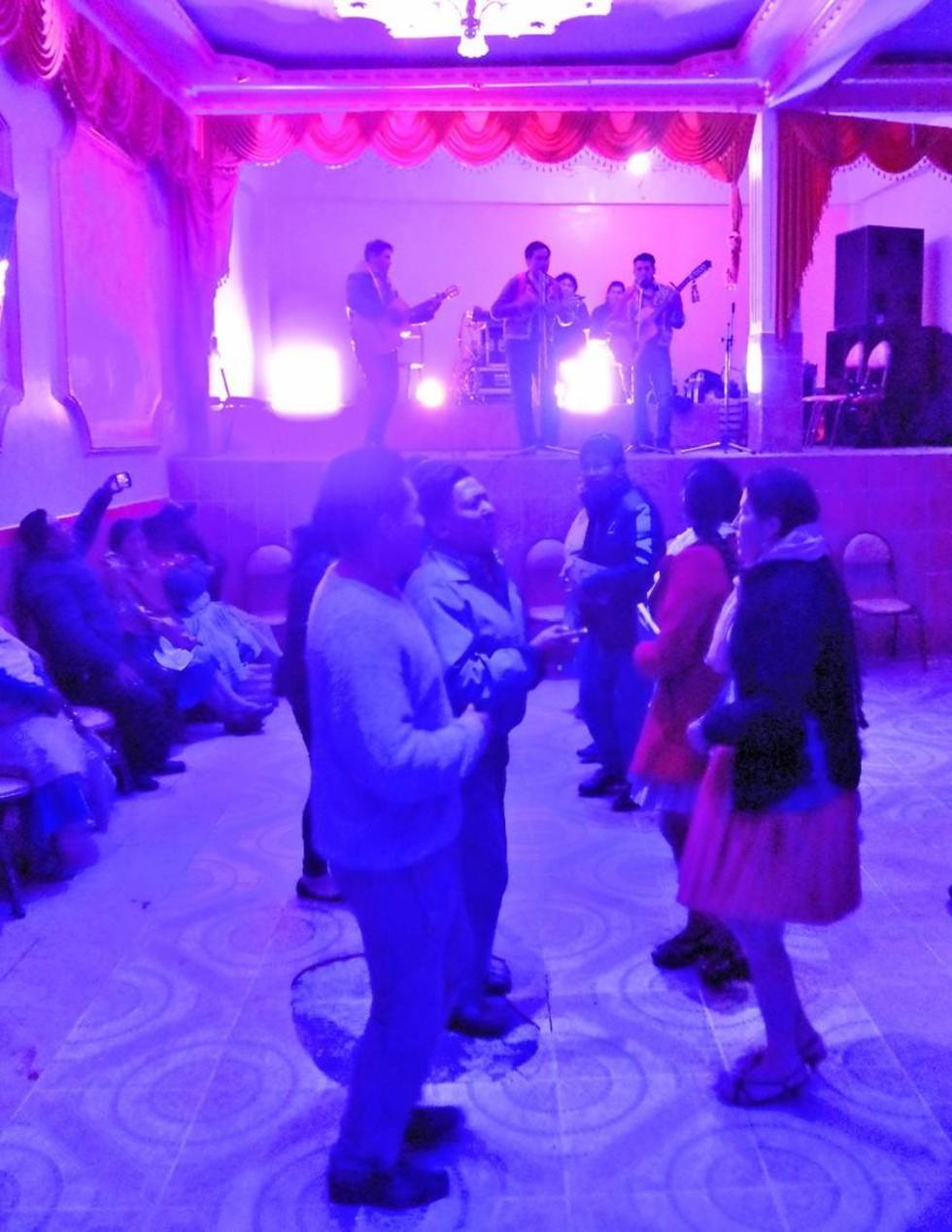 El público participó con baile los temas de los artistas.