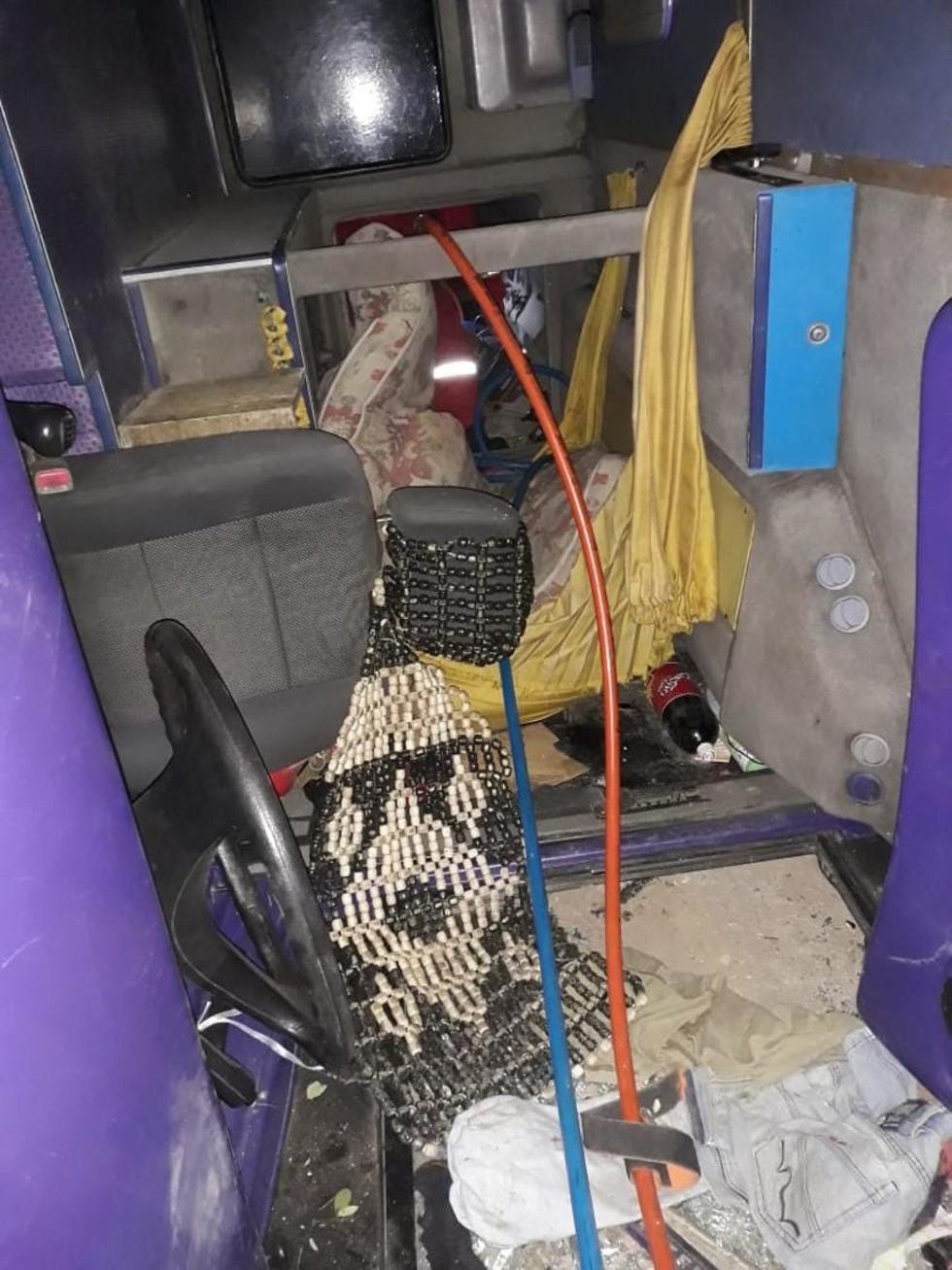 Los heridos fueron rescatados por los policías.