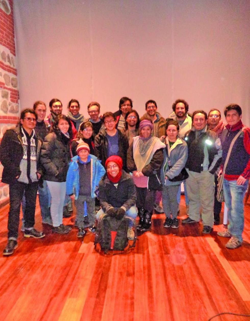 Los participantes junto a los expositores.