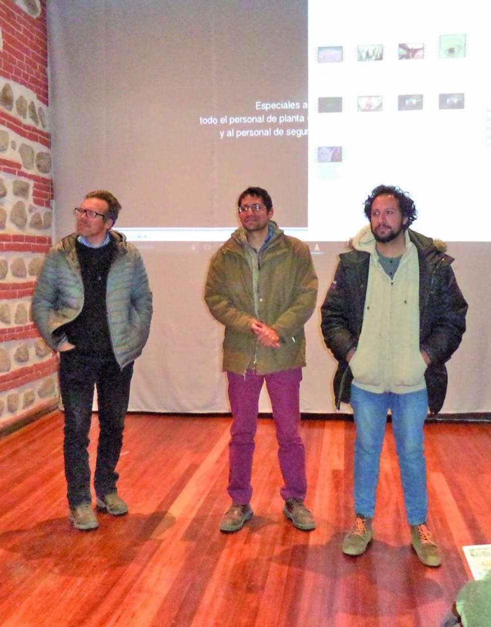 Vincent Nicolás, Miguel Hilari y Kiro Russo, en el cierre.