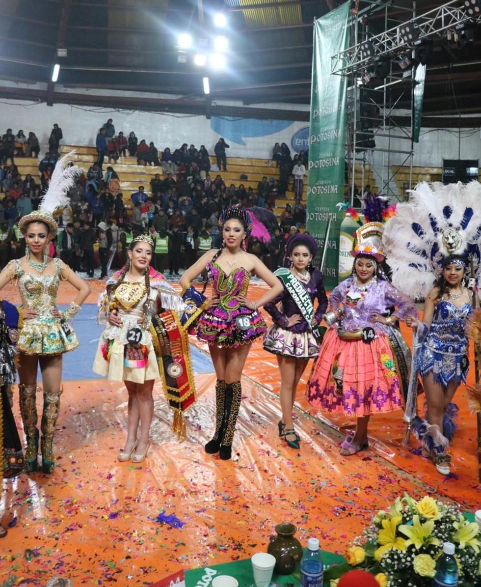 Las finalistas en las danzas nacionales.