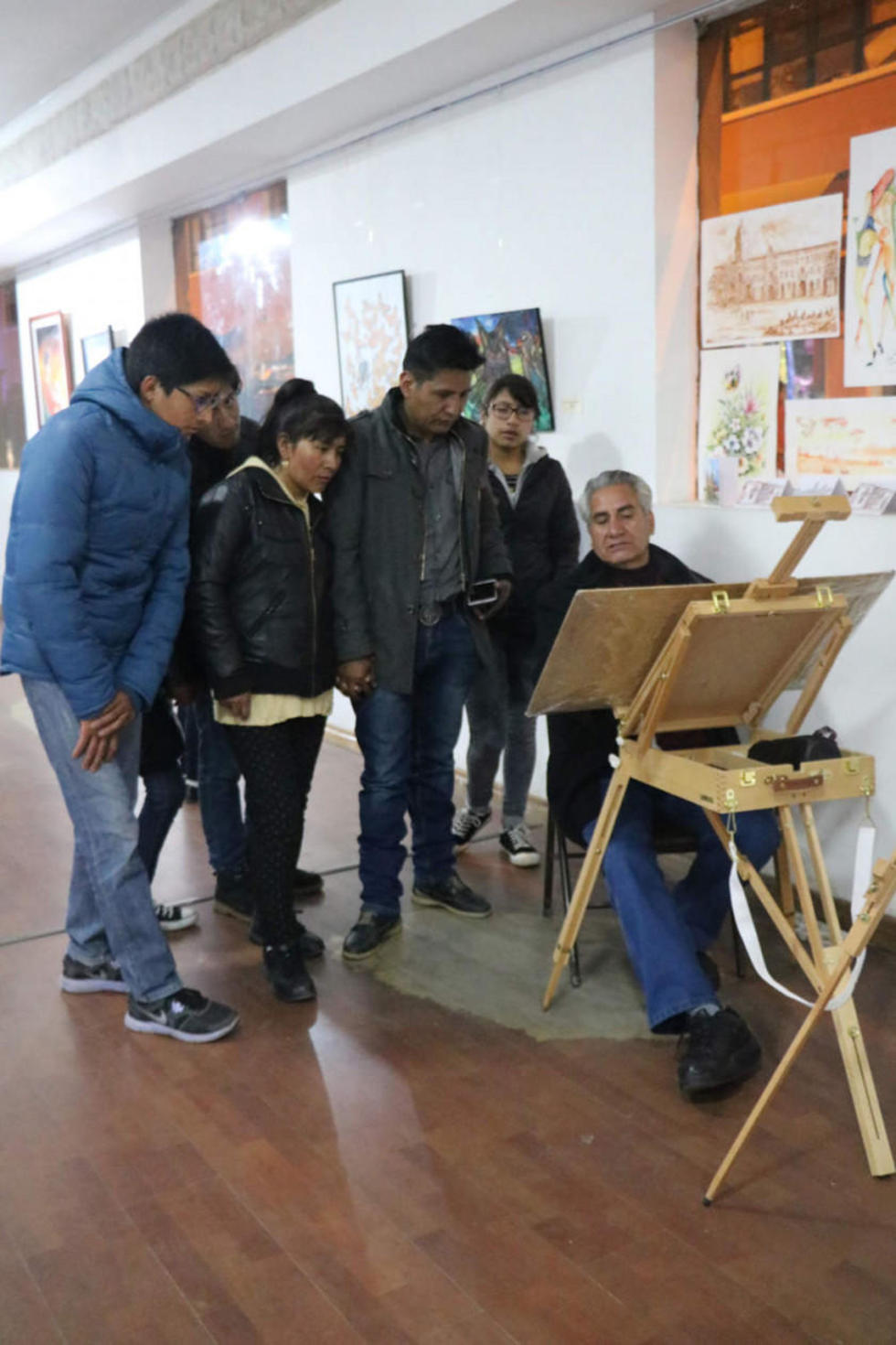 La población compartió con los artistas.