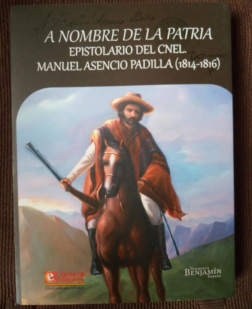 La tapa del material que describe la historia del caudillo.