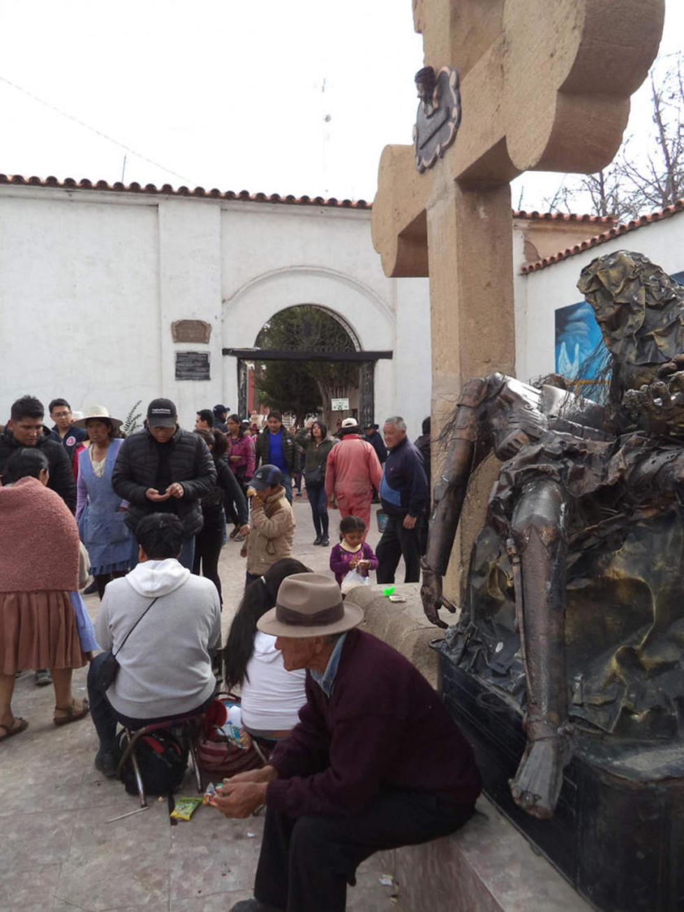 Muchos visitaron el cementerio general.