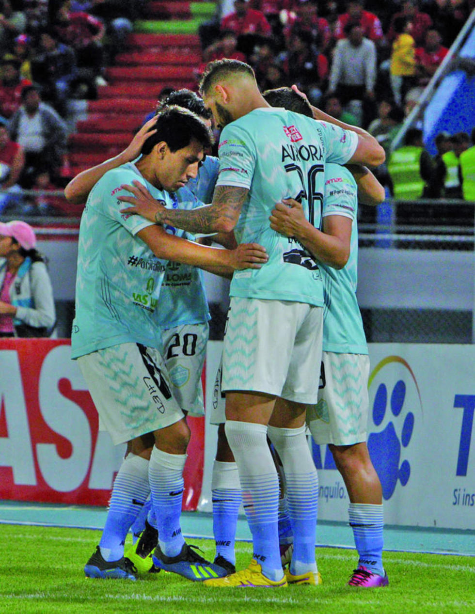 Aurora supera 2-0 a Wilstermann y se aleja de la zona de riesgo