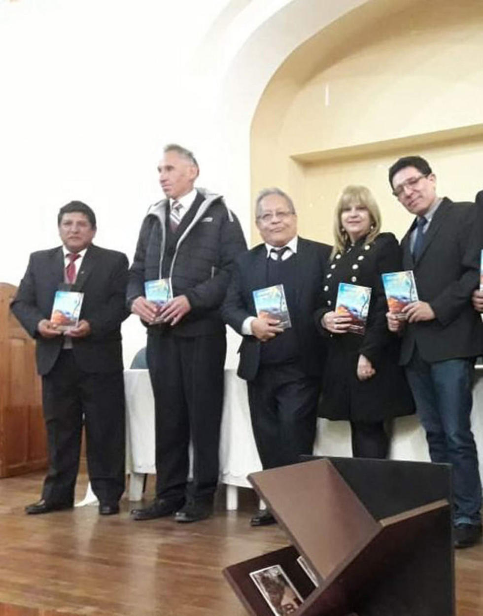 Algunos miembros del grupo literario.