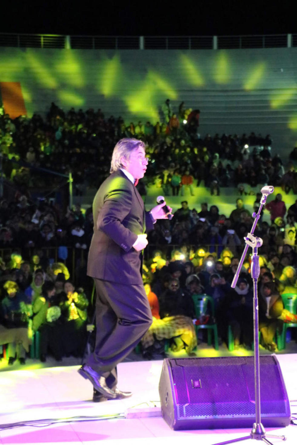 El vocalista de Los Iracundos frente al público.