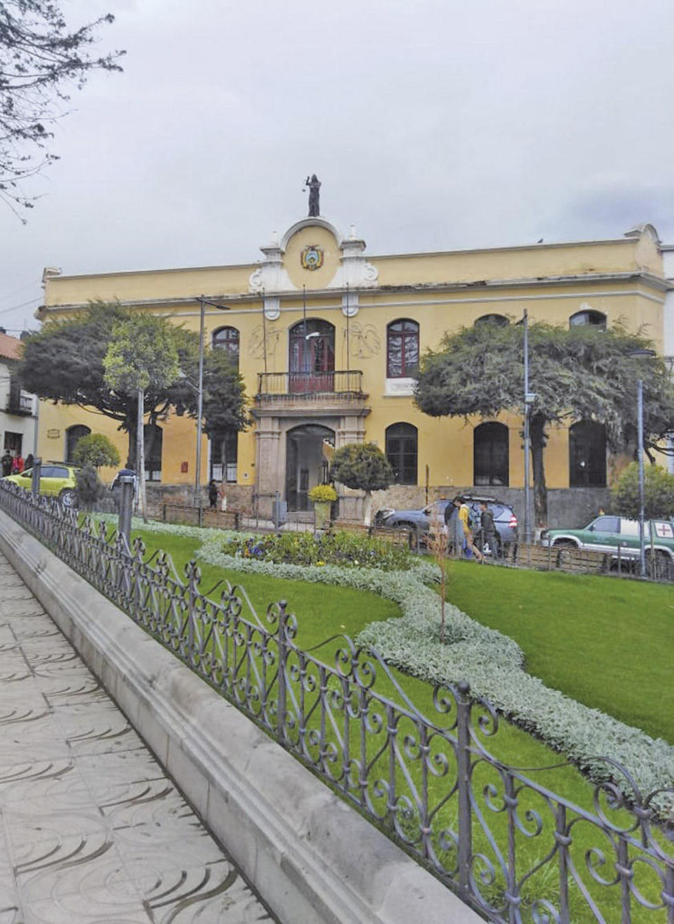 La primera Casa de Moneda está en la plaza central.