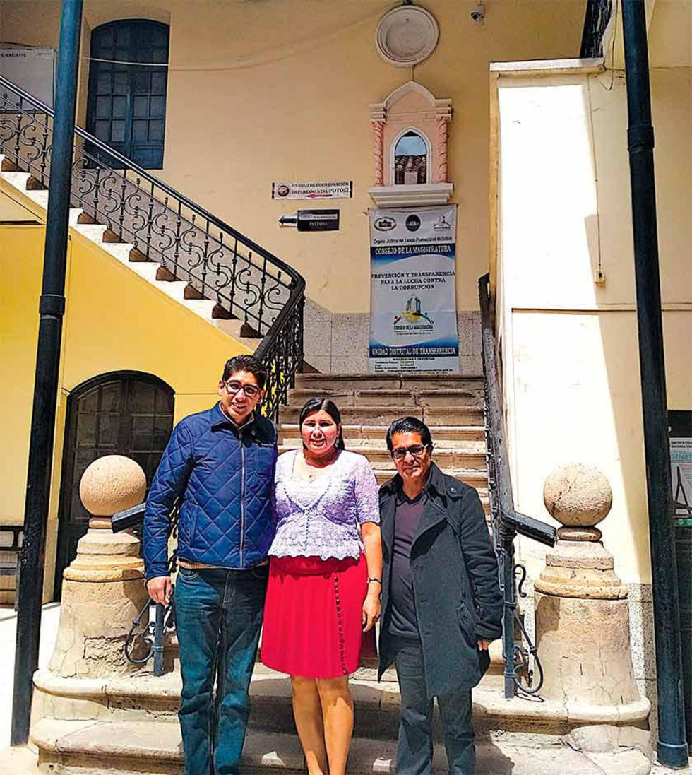 La ministra Sifuentes y los socios de la SIHP en la primera Casa de Moneda.