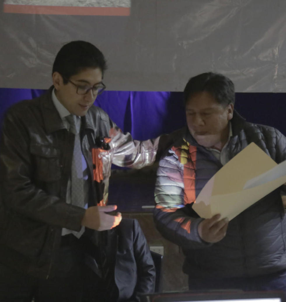 El alcalde recibió los documentos de la donación de una parte del inmueble.