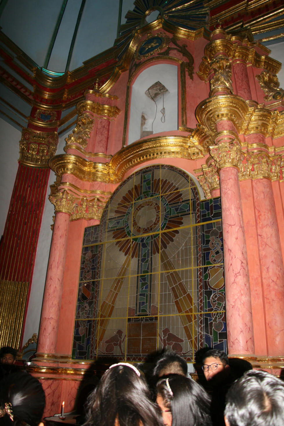 Una visión poco conocida del vitral de la Catedral.