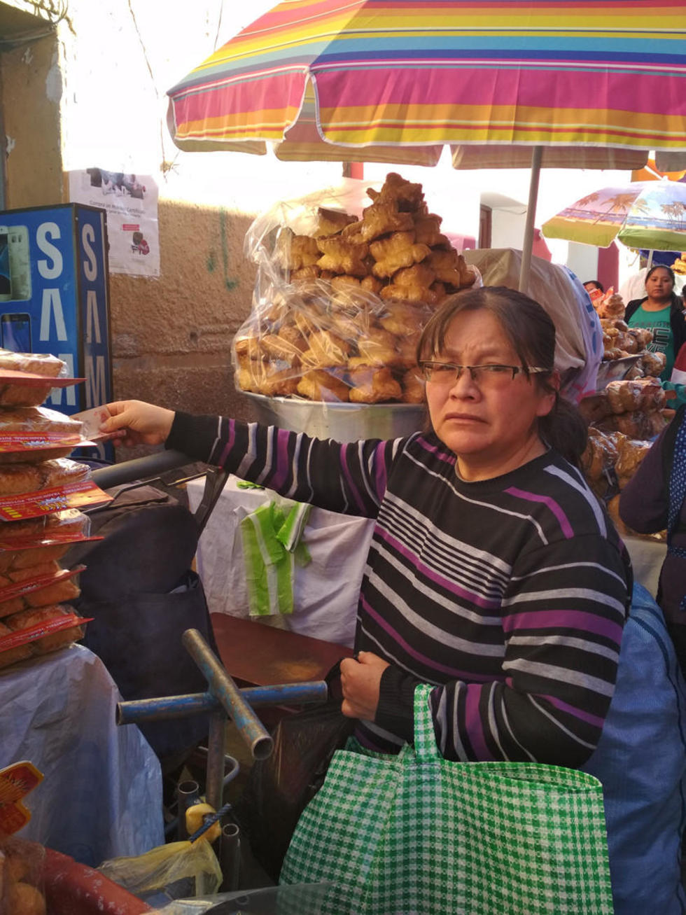 La gente comenzó a comprar las masas a partir del mediodía.