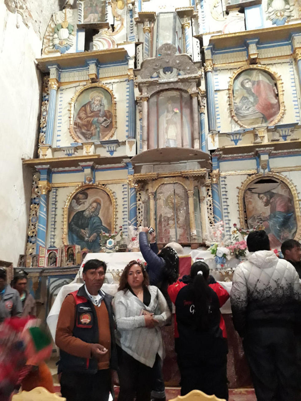 El retablo es uno de de los atractivos del interior.