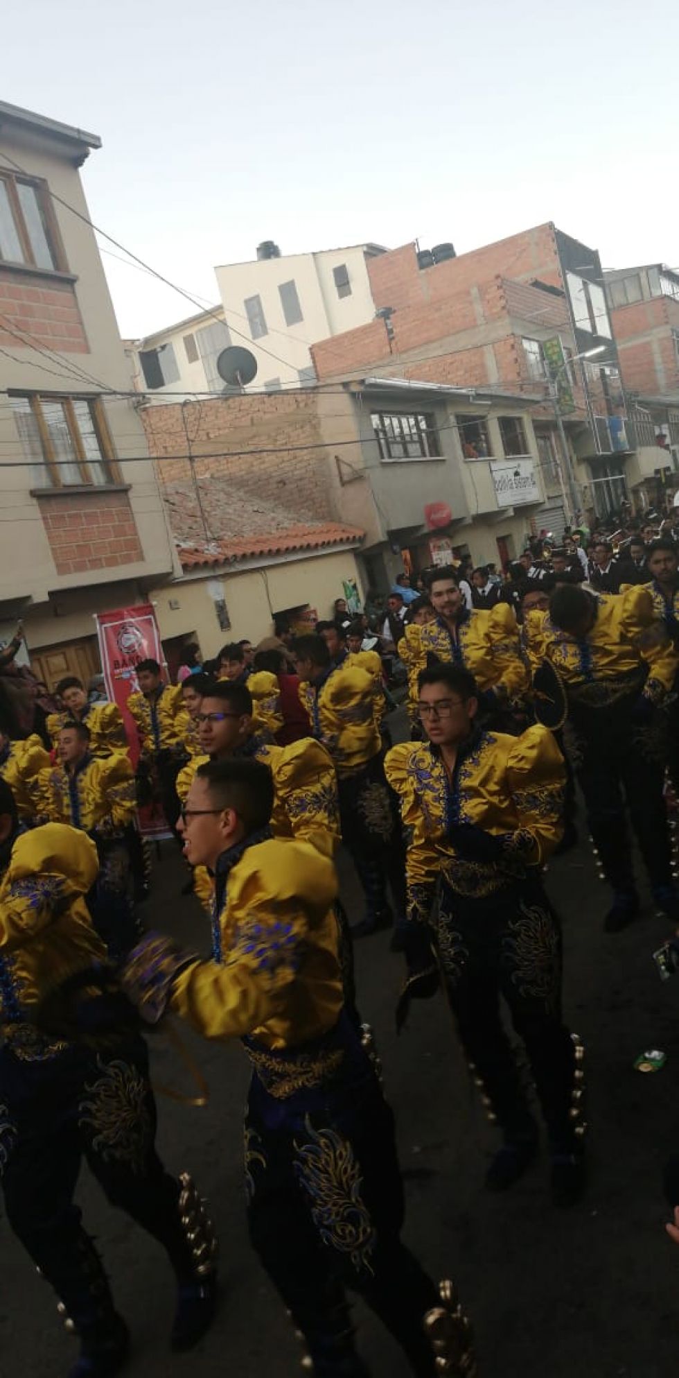 Llegan a la Cívica.