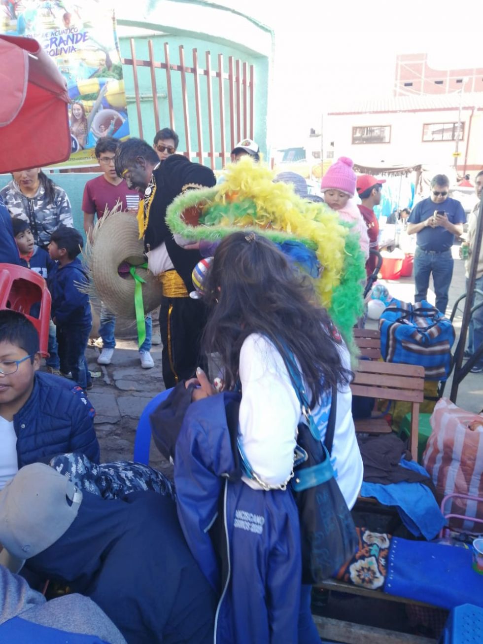 Se retira en la ruta.