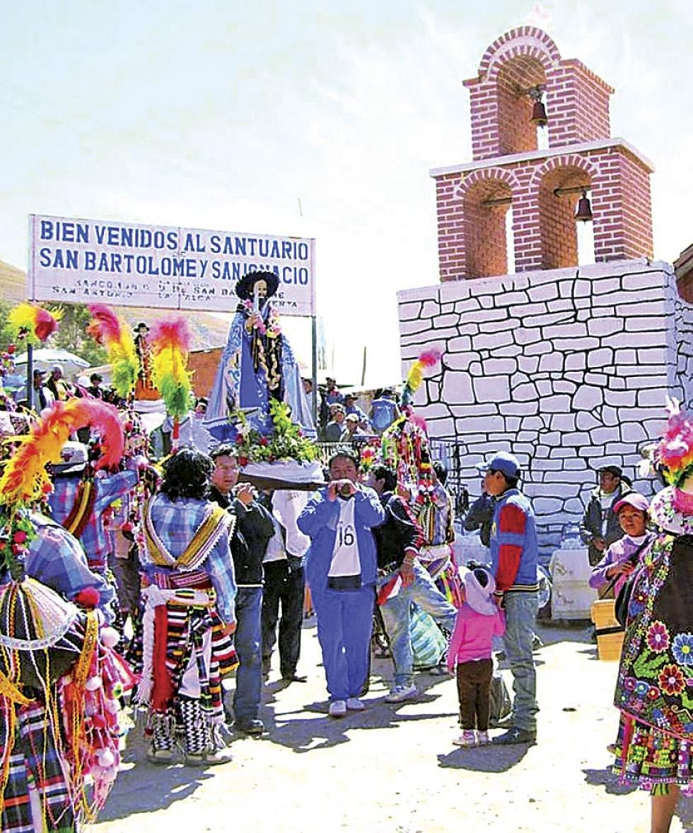 La imagen del apóstol San Bartolomé está en la capilla de la Puerta, donde se encuentran las figuras de San Ignacio de Loyola y Santa Lucia.