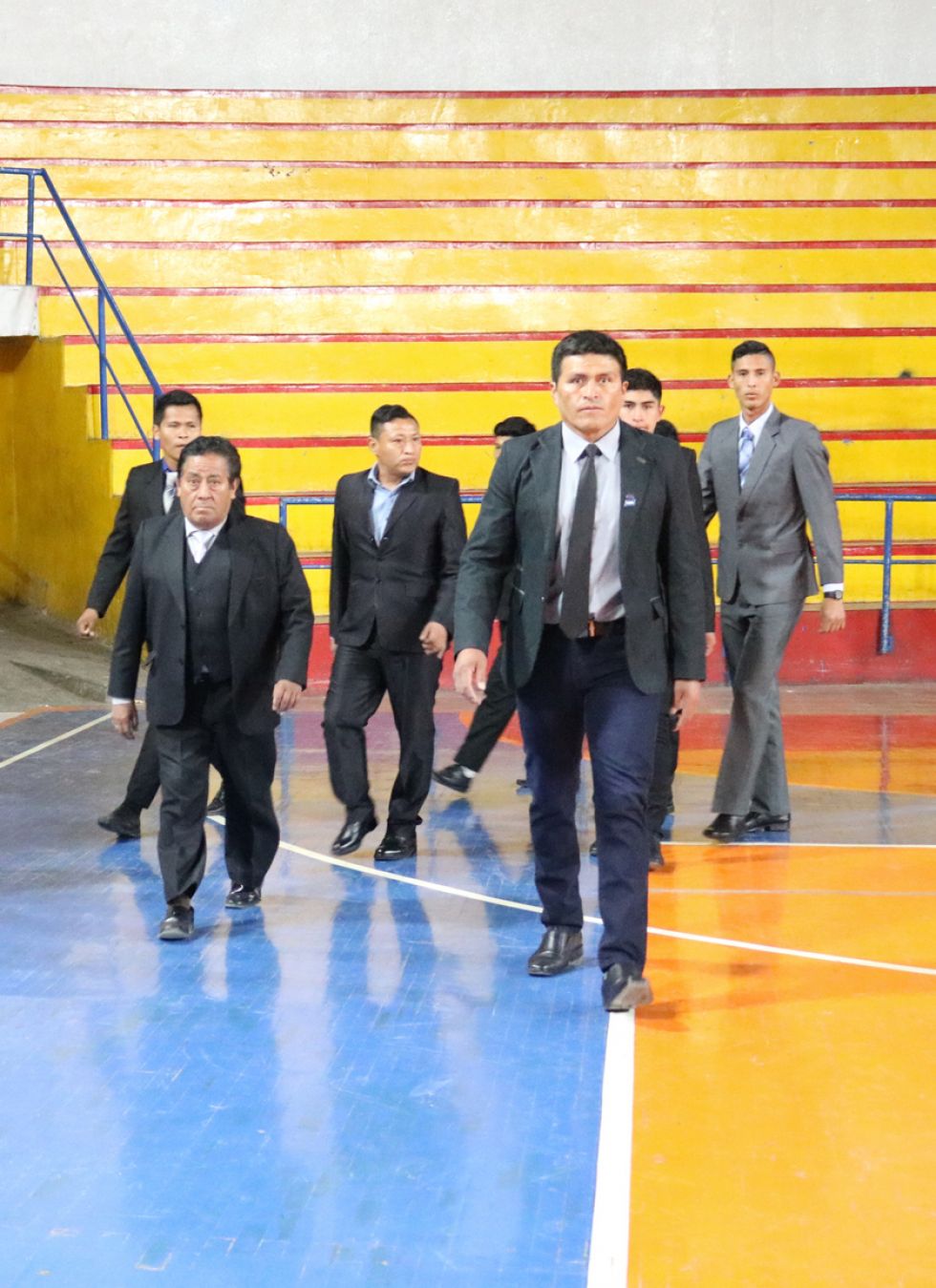Los árbitros durante el acto de inauguración.