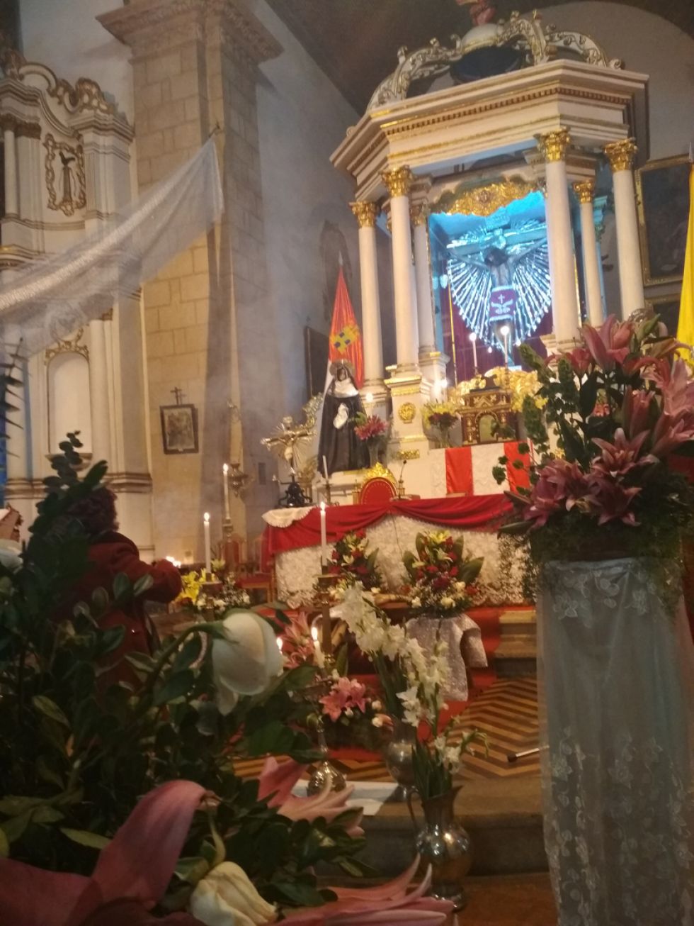 Así lucía ayer el altar mayor del templo de San Francisco.
