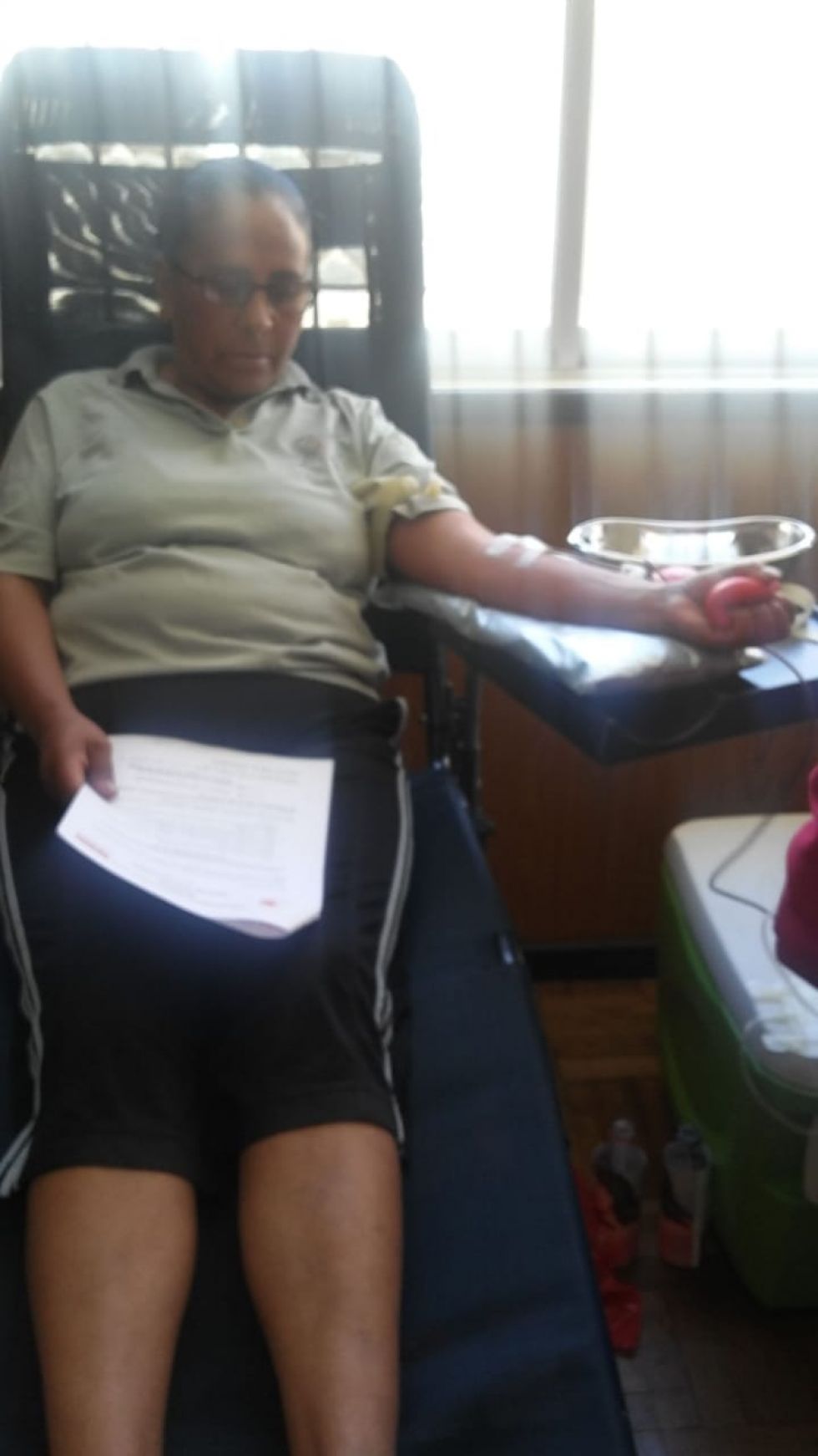 Varios donadores acuden a ayudar a los demás.