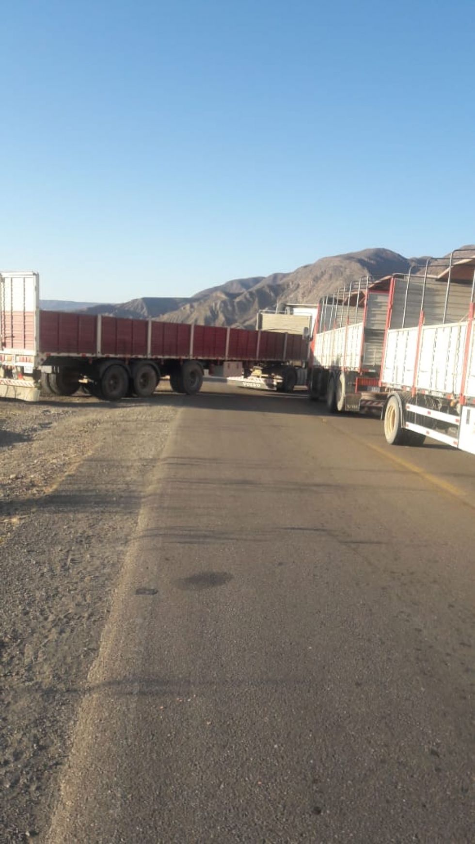El bloqueo se realiza en el municipio y la carretera.