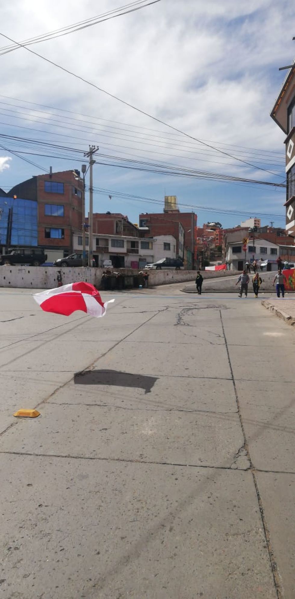 Las calles bloqueadas y la gente se moviliza