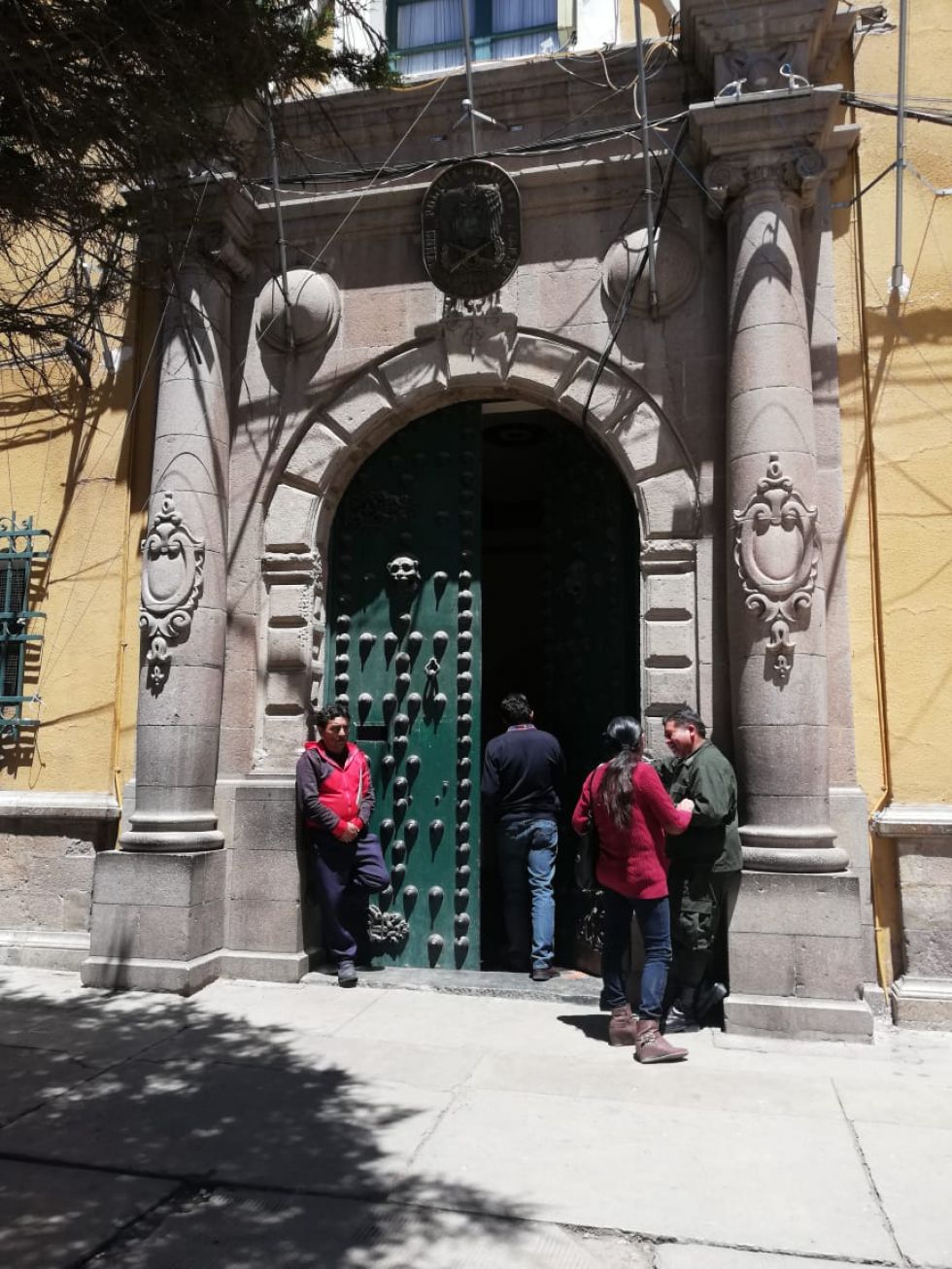 instituciones en el centro.