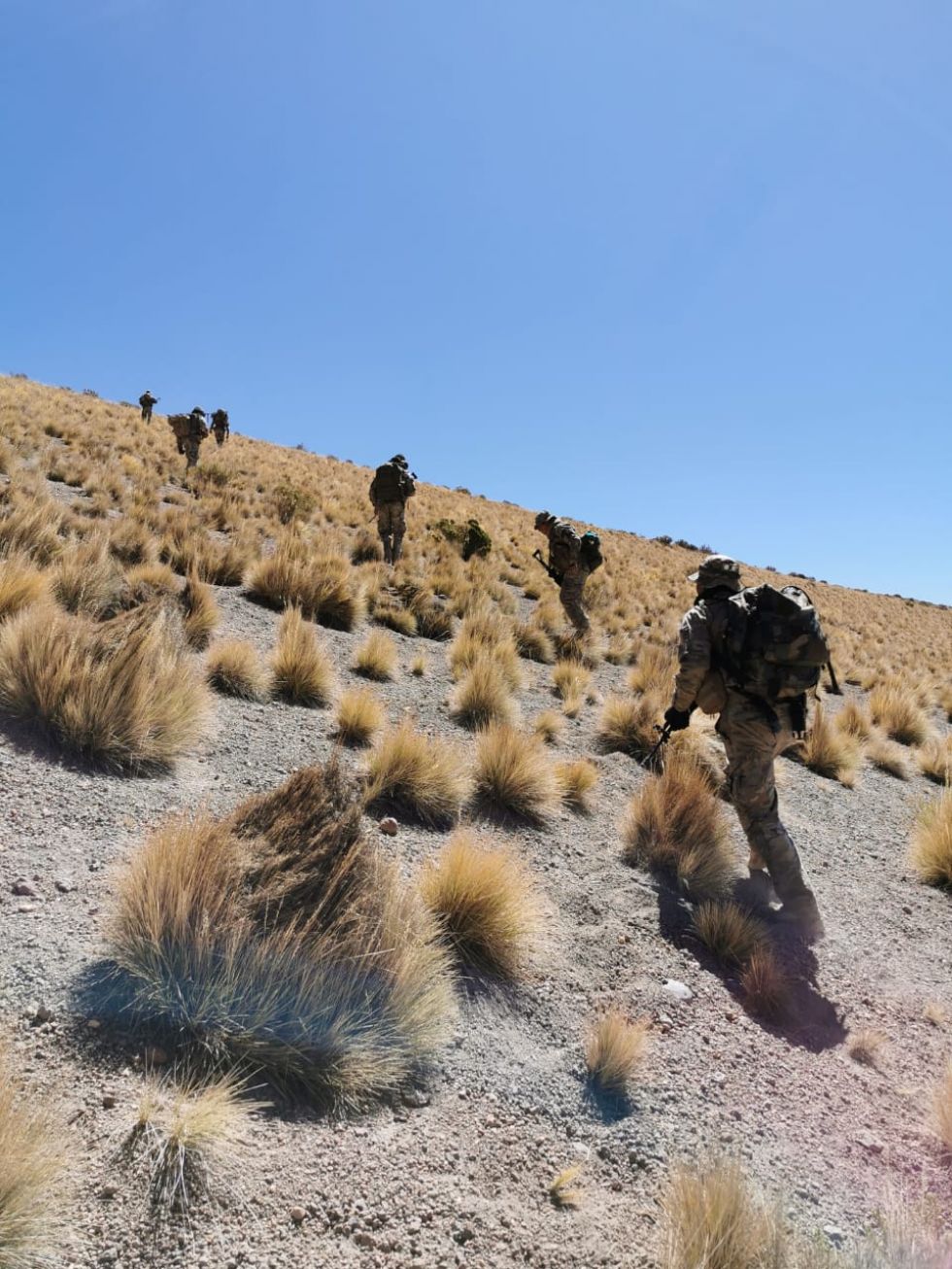 Hay militares en la zona.