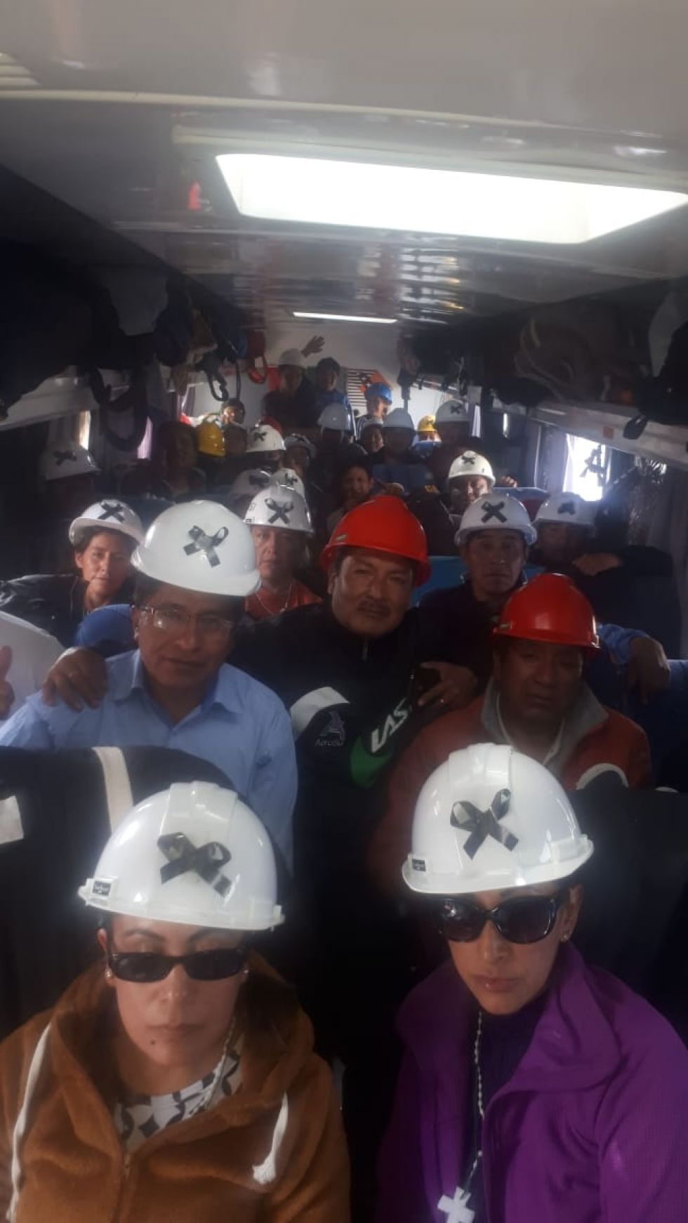 Comitiva de los maestros urbanos parte de la caravana potosina.