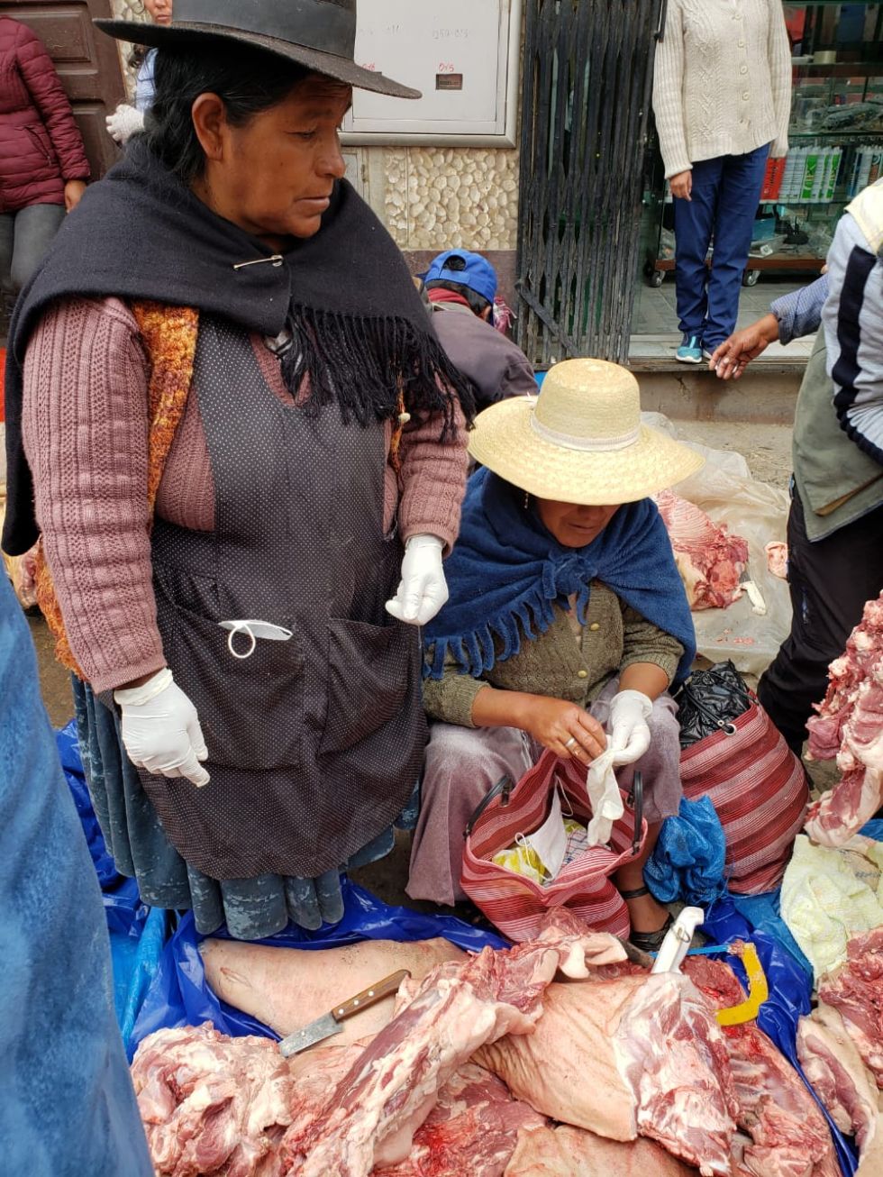 Realizaron la actividad en mercados y calles aledañas. FOTO SEDES