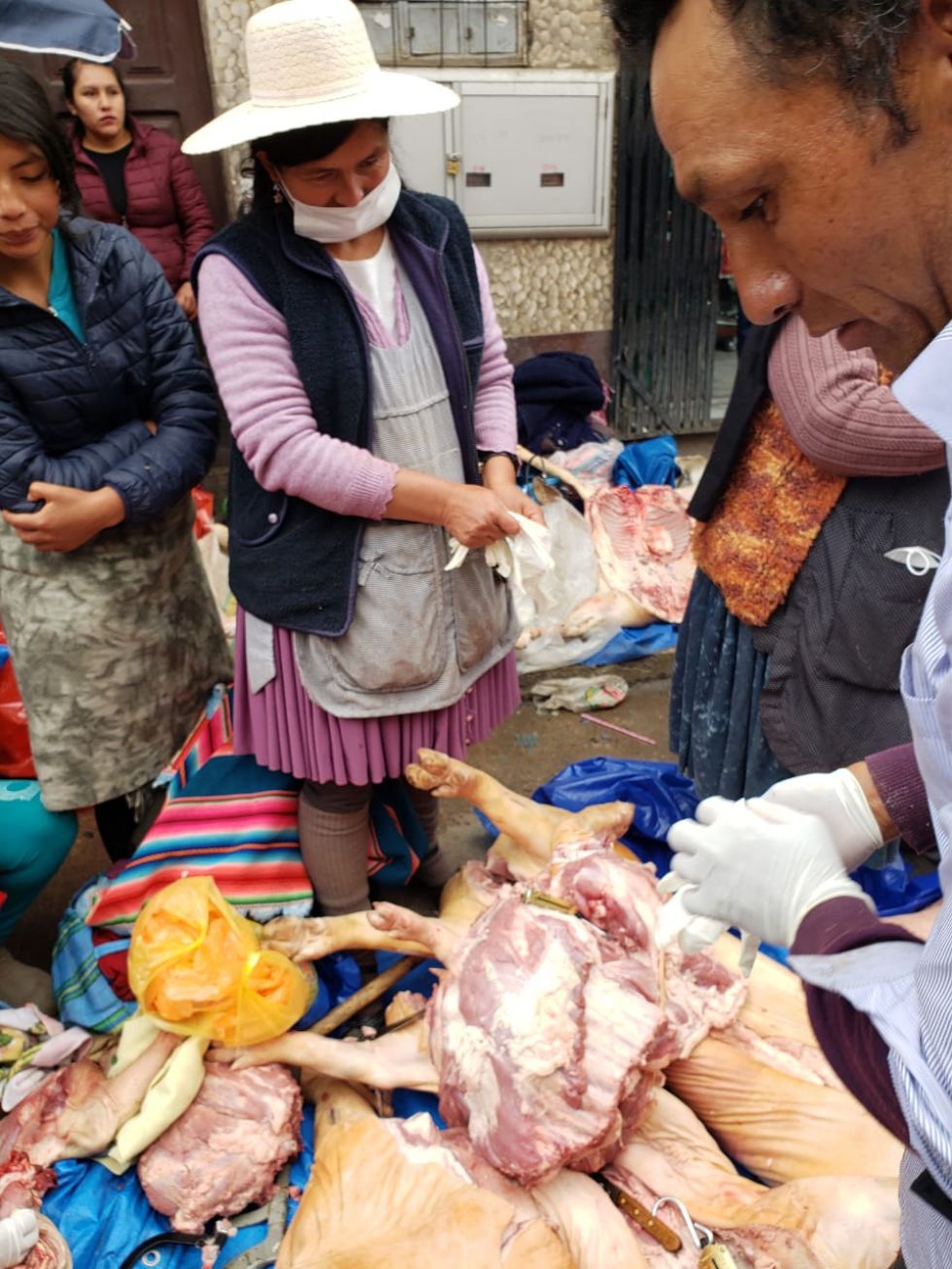 Realizaron la actividad en mercados y calles aledañas. FOTO SEDES