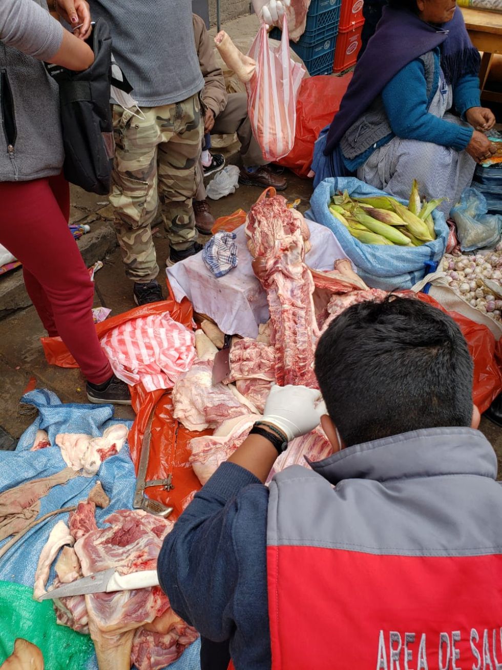 Realizaron la actividad en mercados y calles aledañas. FOTO SEDES