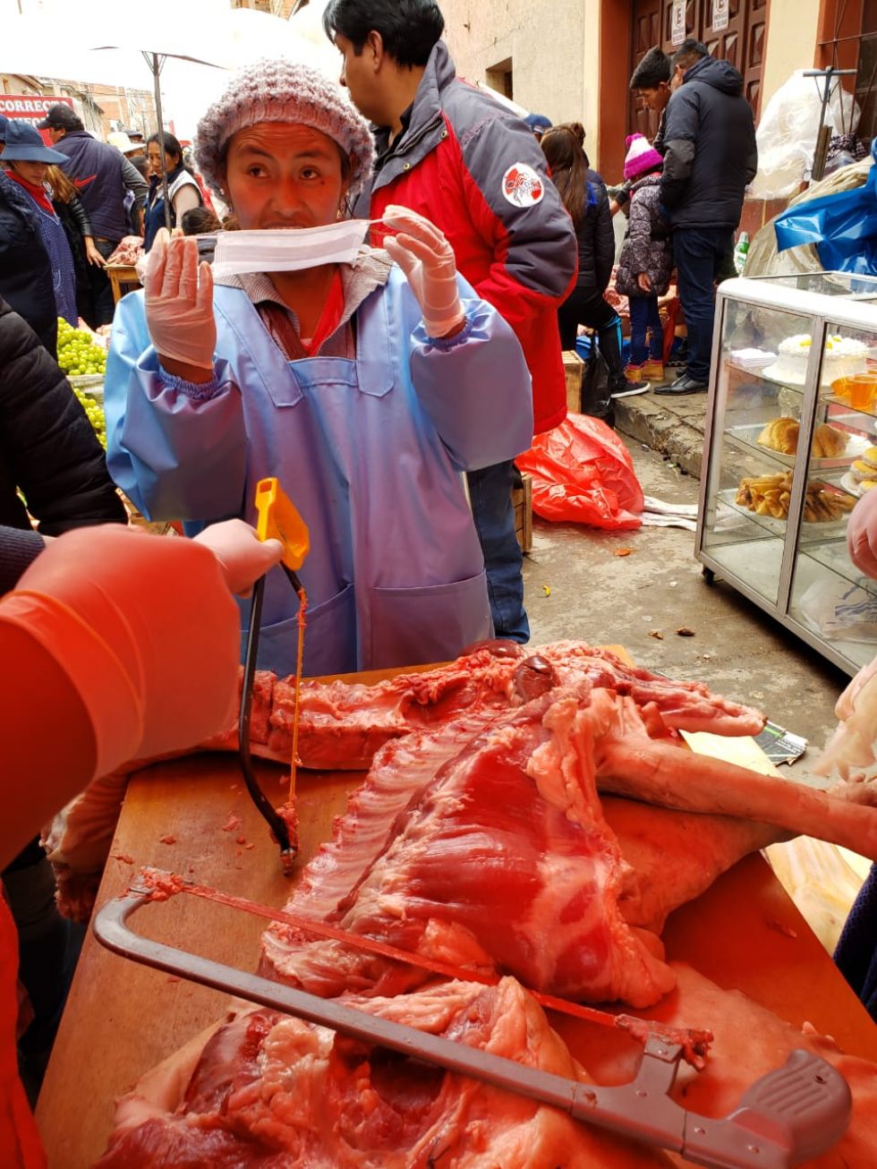 Realizaron la actividad en mercados y calles aledañas. FOTO SEDES