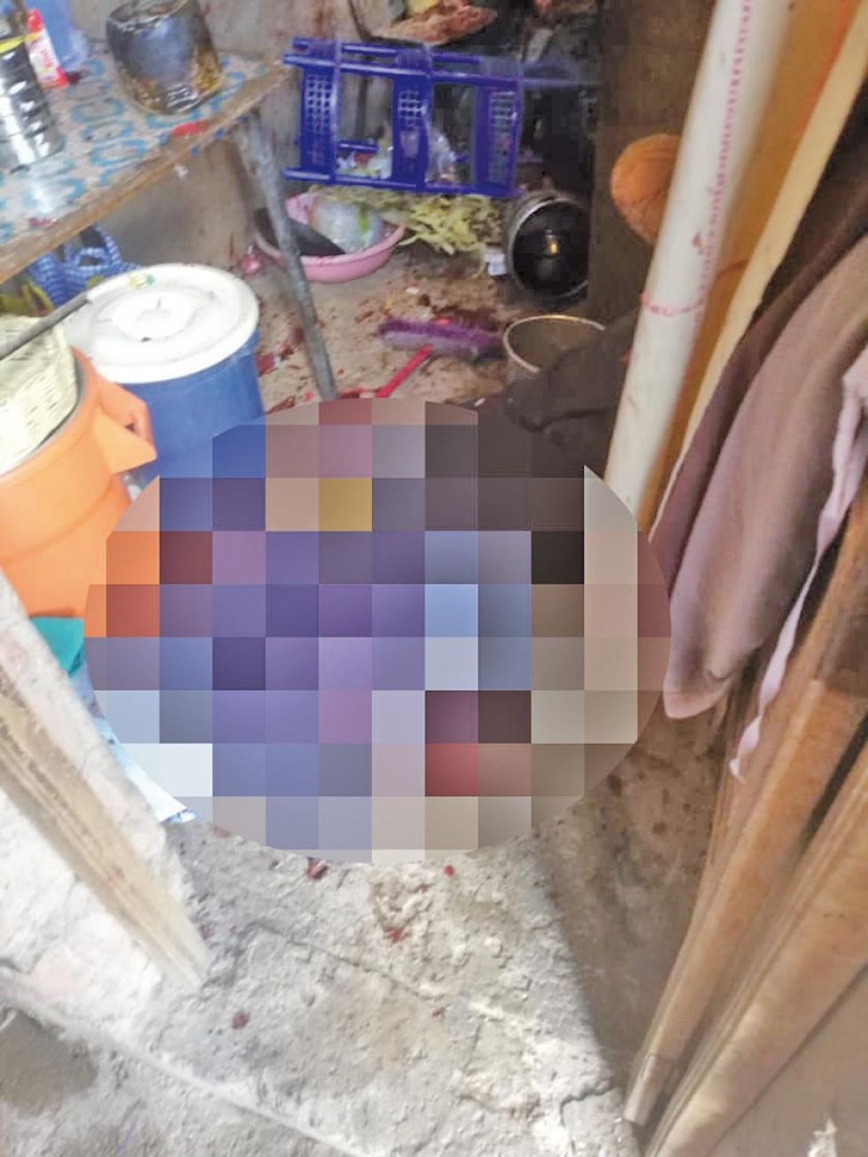 La dinamita explotó en la cocina.