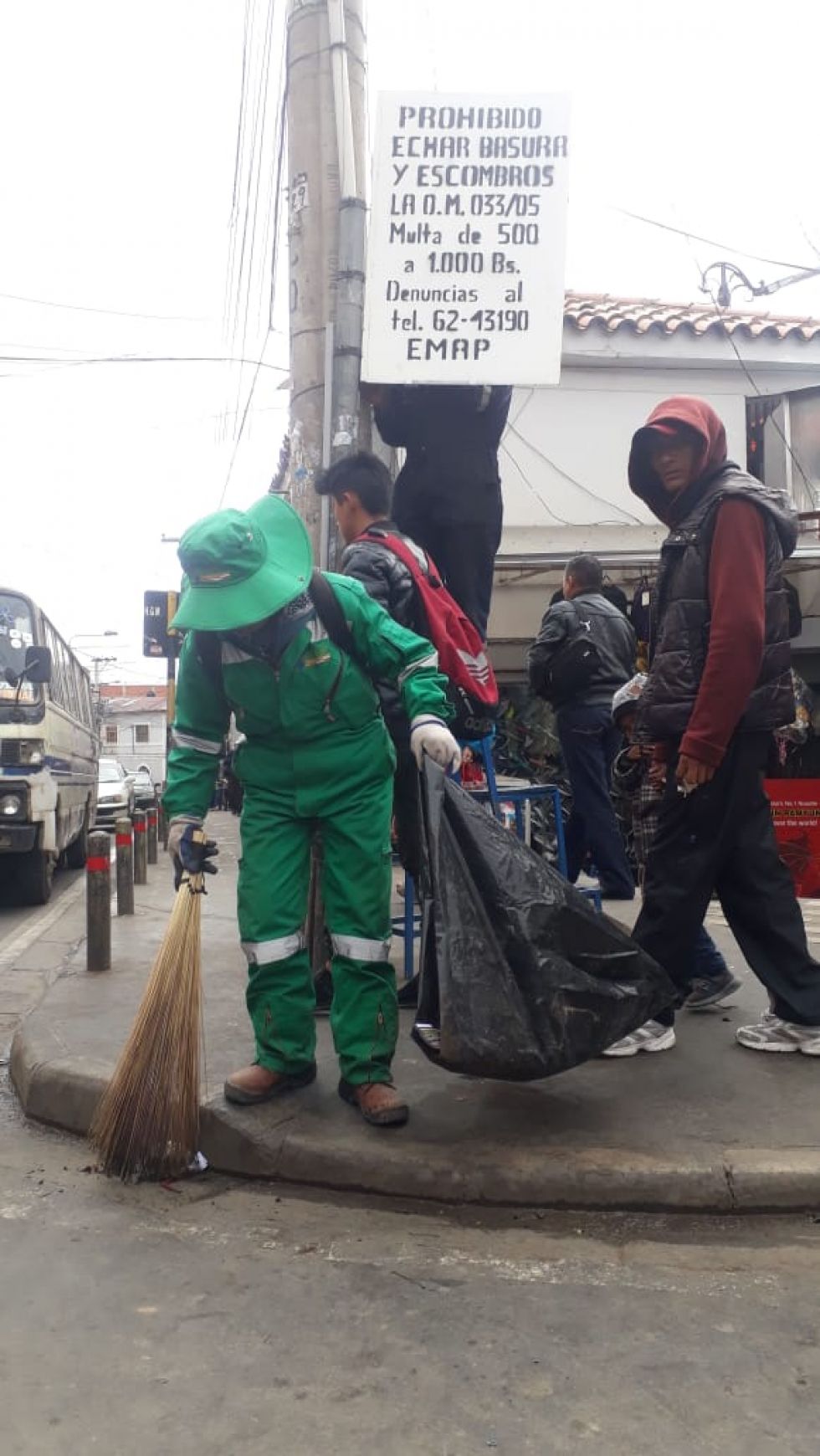 Colocan letreros para mantener limpia la ciudad. FOTO EMAP