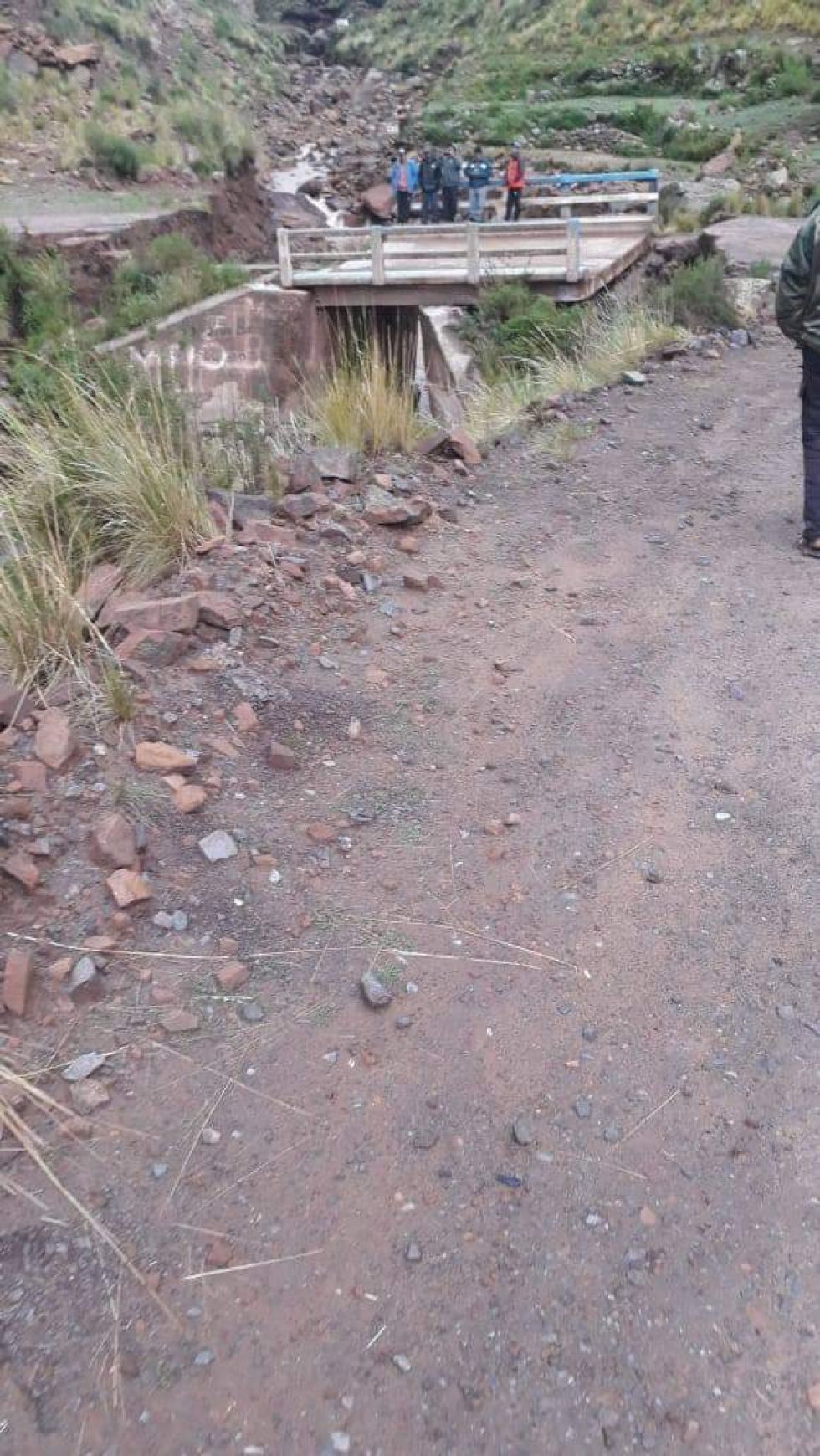 Las fuertes lluvias causaron derrumbes en el acceso a Maragua. FOTO JULIO LOREDO