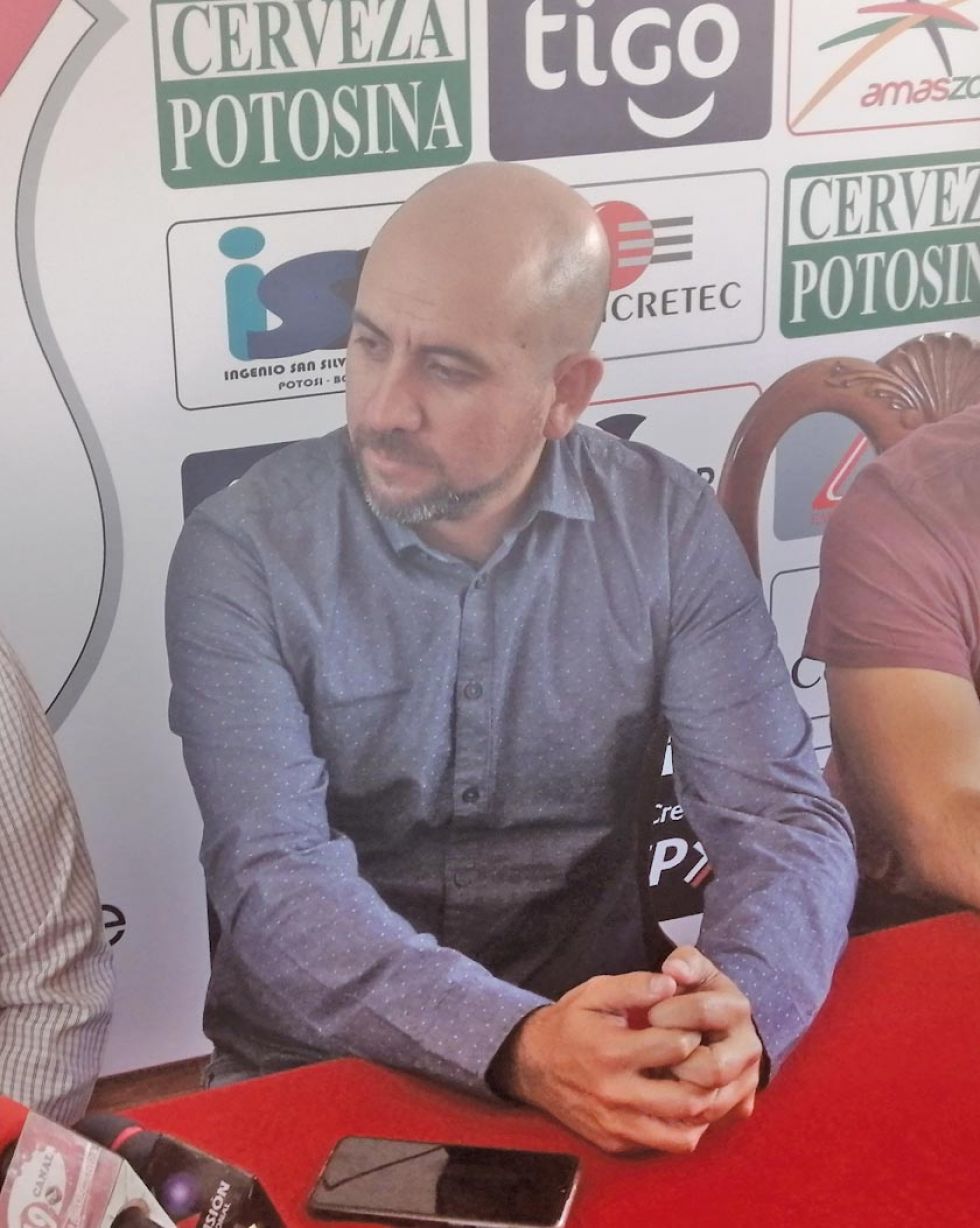 El técnico chileno. 