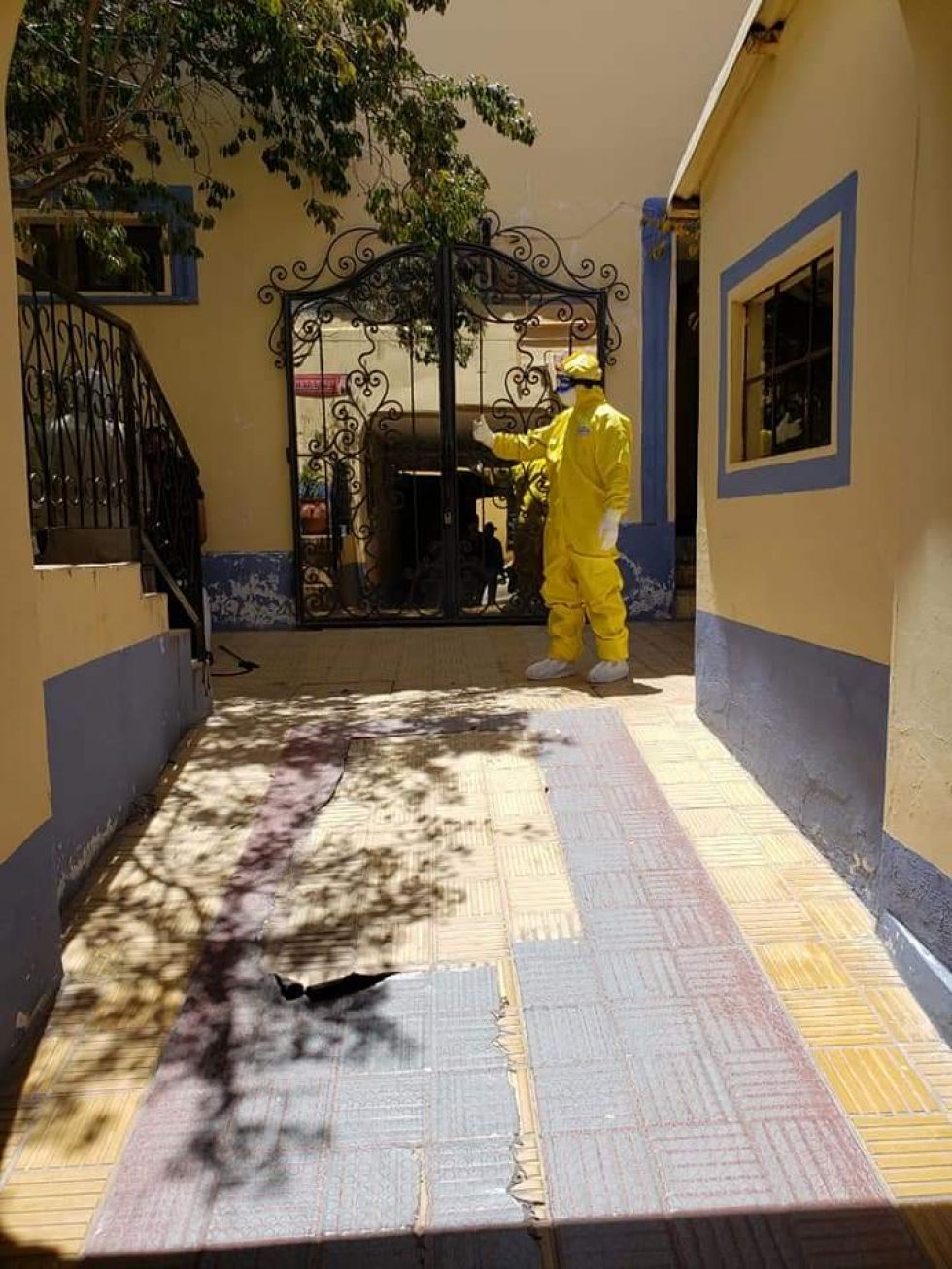 La desinfección se realizó con equipos de protección.