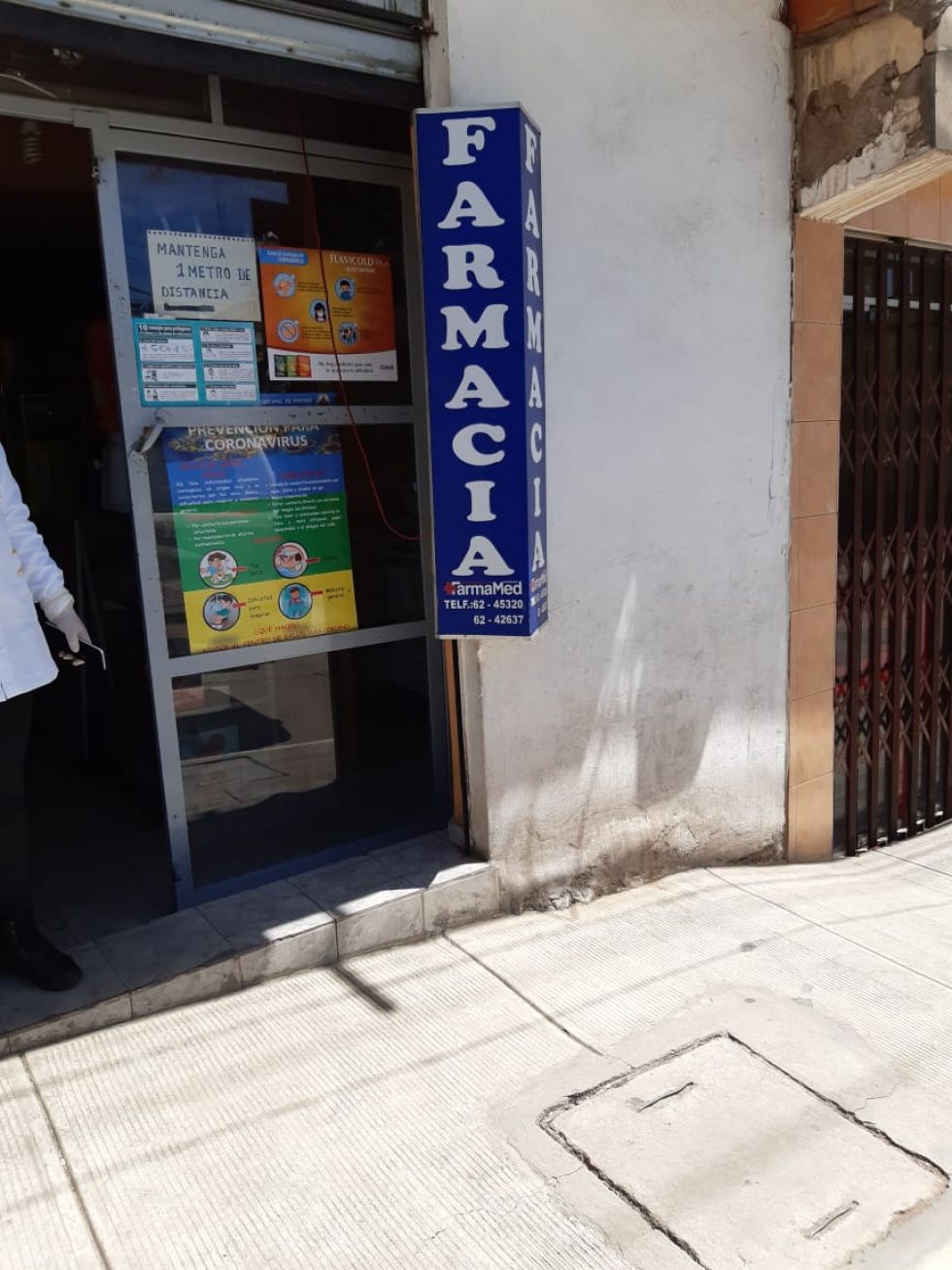 Desinfectaron desde camiones que llegaron de Chile, centros de salud, farmacias y otras oficinas. FOTO UNIDAD DE SALUD AMBIENTAL