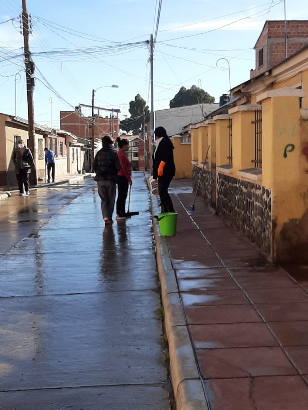 Se organizaron para limpiar sus calles y callejones.
